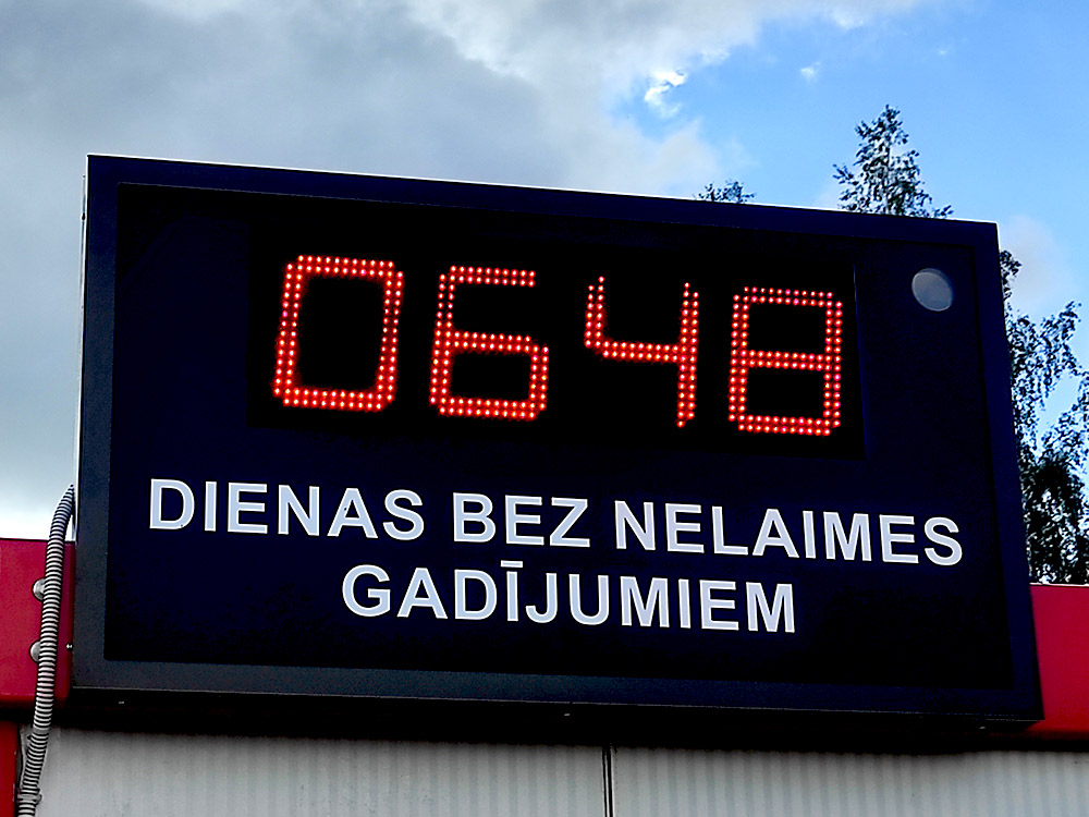 Saldus, informācijas tablo (SCHWENK Latvija)