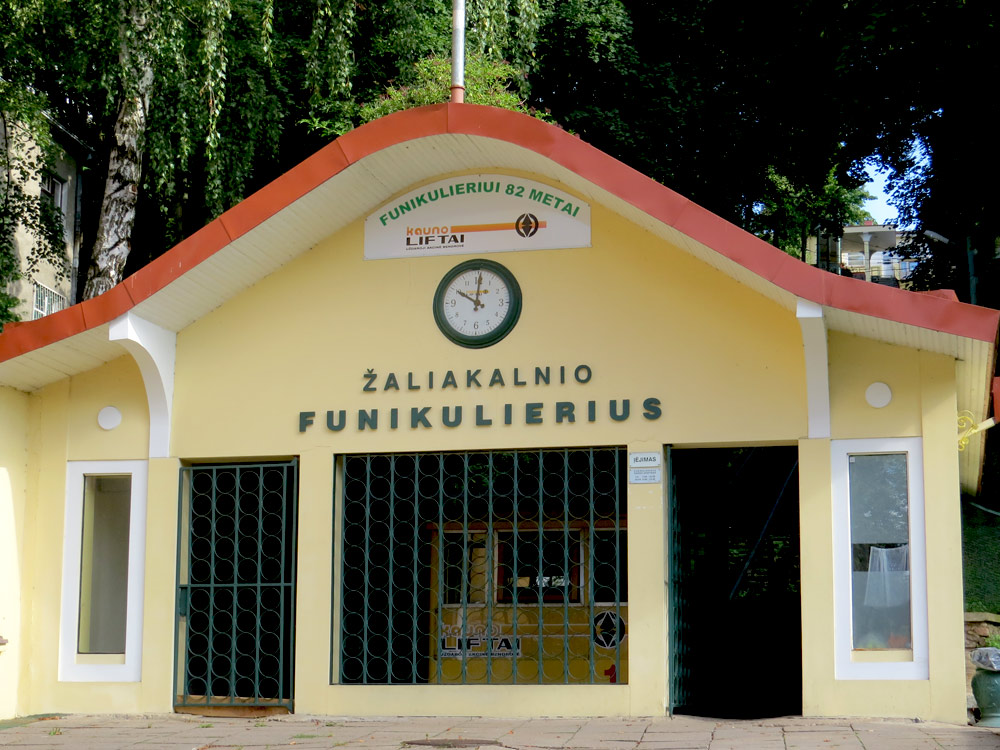 Funikuliera fasādes pulkstenis