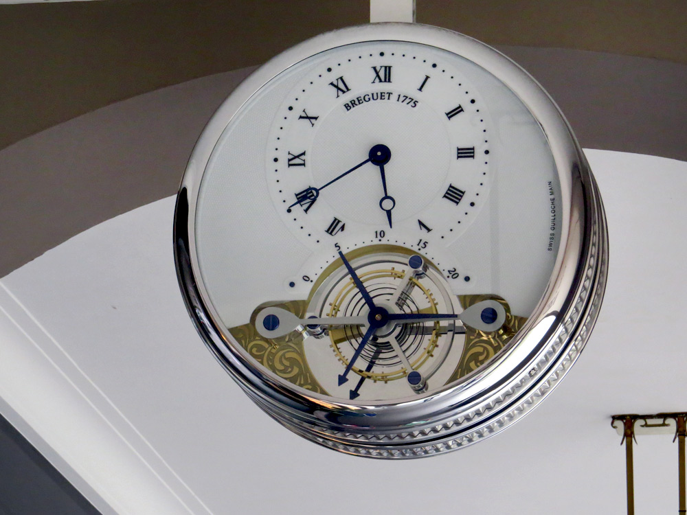 Pulkstenis “Breguet” tirdzniecības galerijā, Spitalgasse, Berne, Šveice 