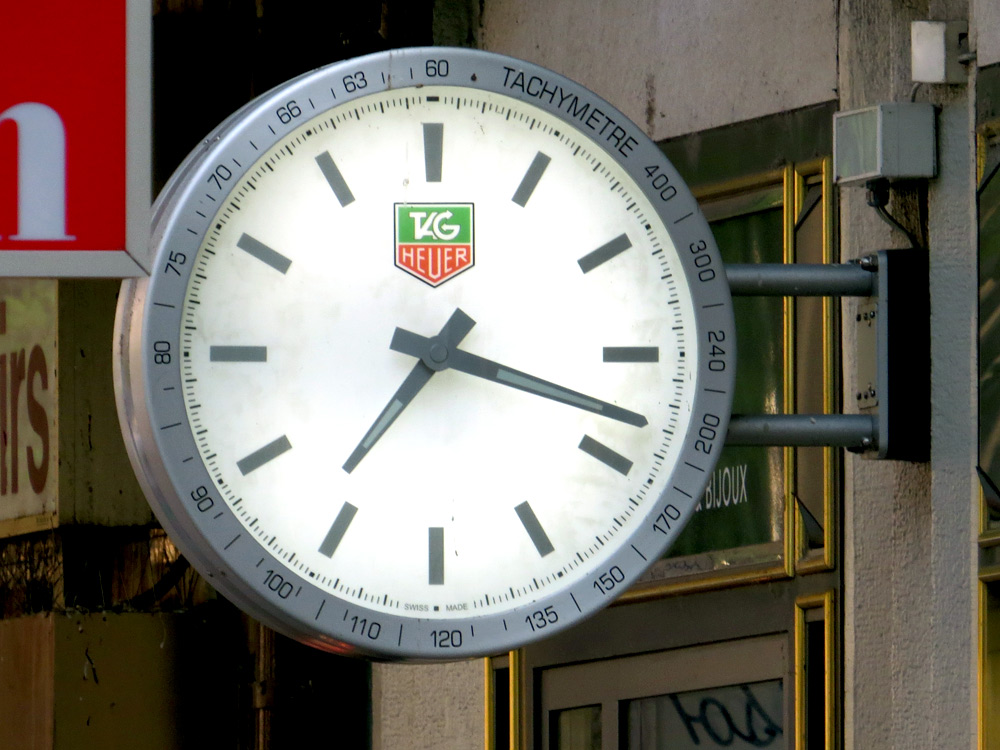 Slavenās firmas Tag Heuer reklāmas pulkstenis