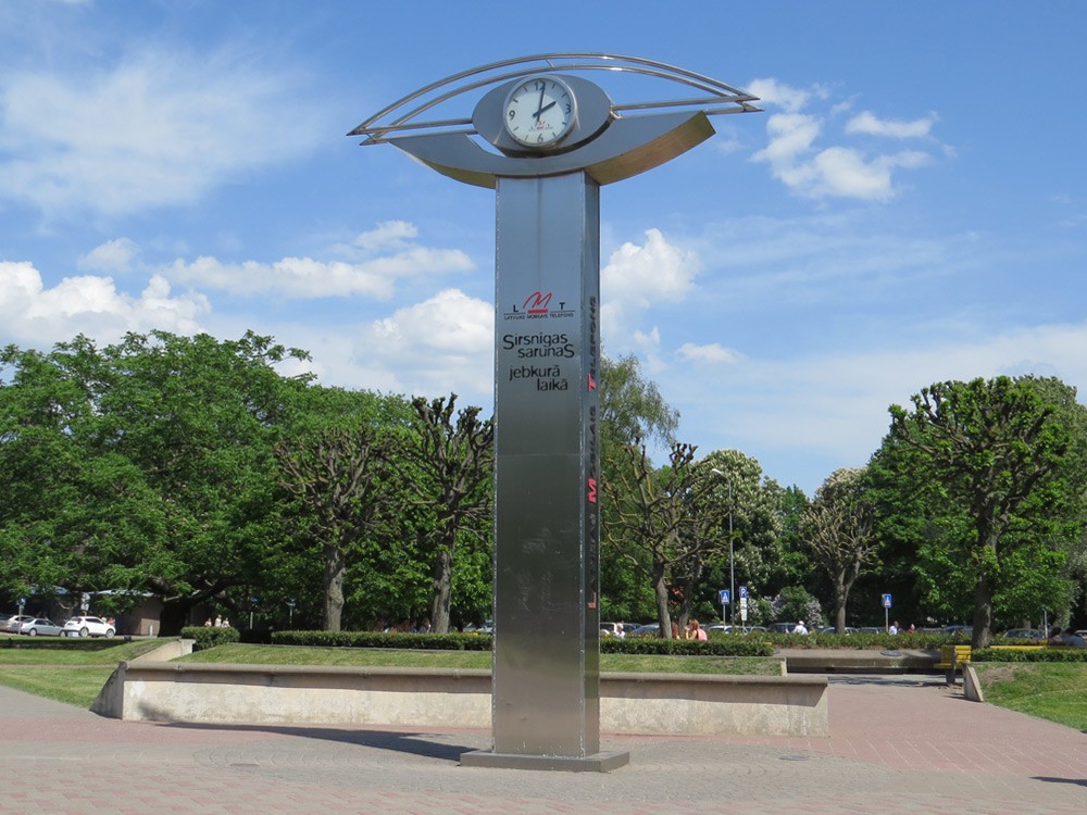 Liepāja, reklamas pulkstenis 