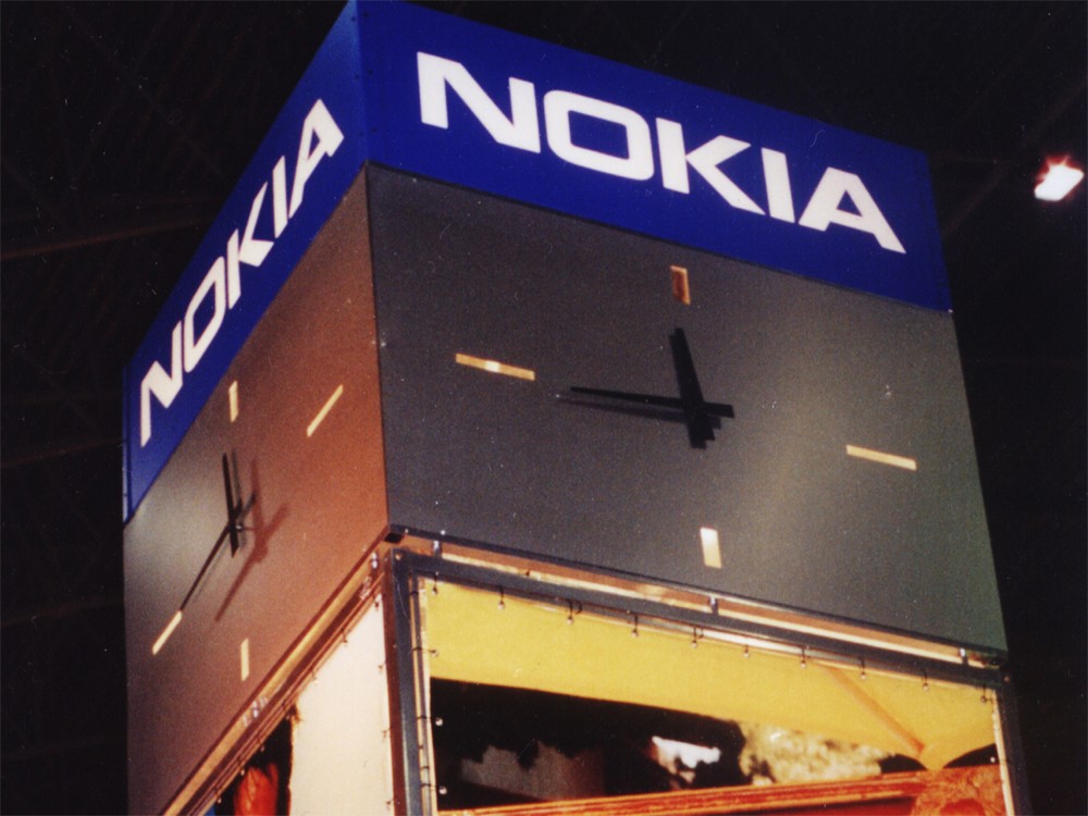 Reklāmas pulkstenis "Nokia", izstāžu halle "Skonto"